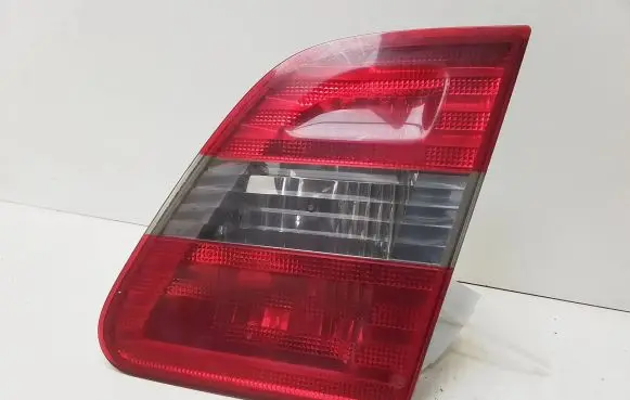 Tailgate rear/tail lights