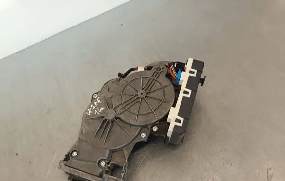 Mercedes-Benz C W205 Tailgate/trunk/boot lift motor A0997602601 00086093 C10274107