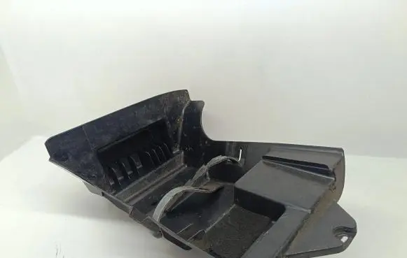 Volkswagen PASSAT B5.5 Other trunk/boot trim element 3B9867705