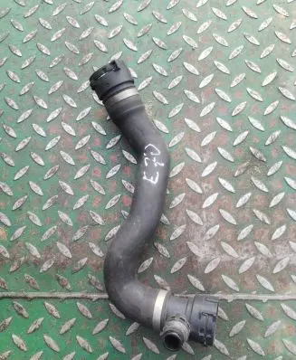 BMW X5 E70 Engine coolant pipe/hose 7808076 7811857
