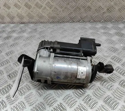 Mercedes-Benz C W205 Air suspension compressor/pump A2053200104