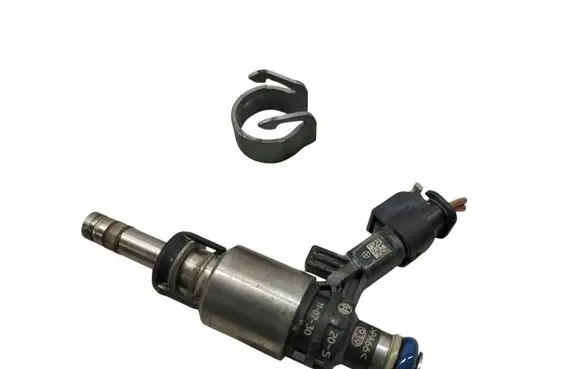 Audi A4 S4 B8 8K Fuel injector 