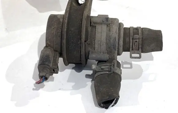 Porsche Panamera (970) Oil filter mounting bracket 7L0965561L