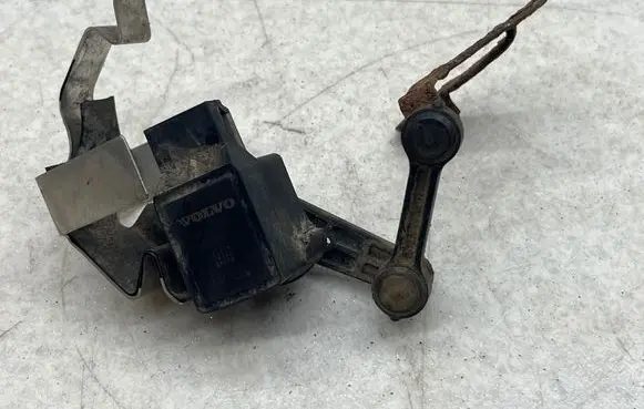 Volvo V70 Headlight/headlamp level sensor 8622446 311003