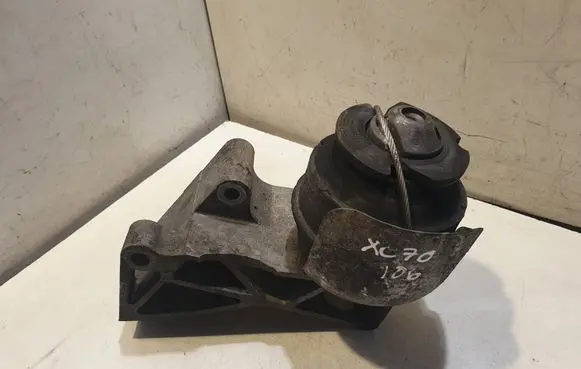 Engine mount bracket