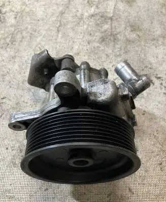 Mercedes-Benz R W251 Power steering pump A0044668301