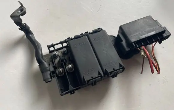 Volkswagen Polo IV 9N3 Fuse module 5Z0937548C