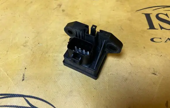 Ford Kuga III Fuel pump relay FIFA9D370GA