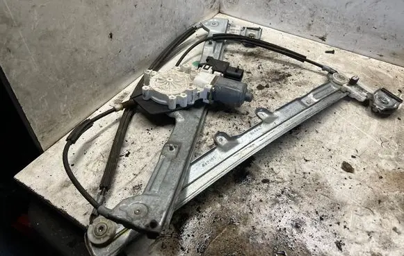 Mitsubishi Colt Front door window regulator with motor 0130822206
