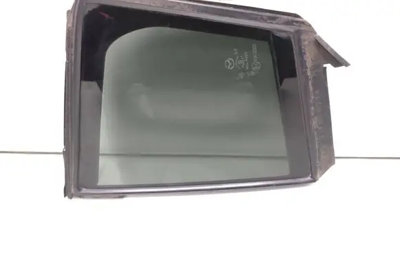 Rear vent window glass