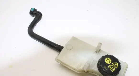 Ford Kuga II Brake fluid reservoir 