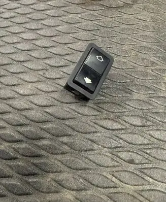 BMW 5 E39 Electric window control switch 8368974