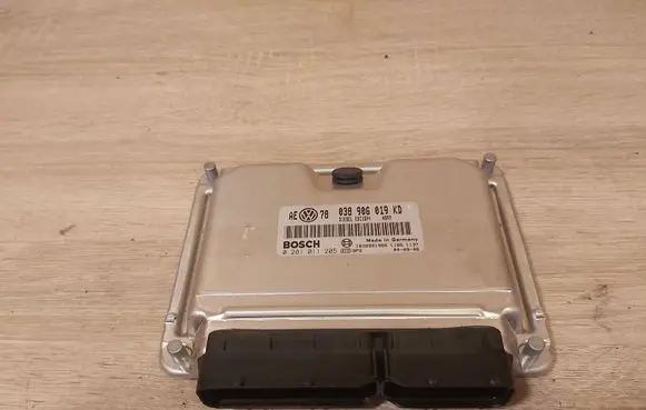 Volkswagen PASSAT B5.5 Engine control unit/module 038906019KD