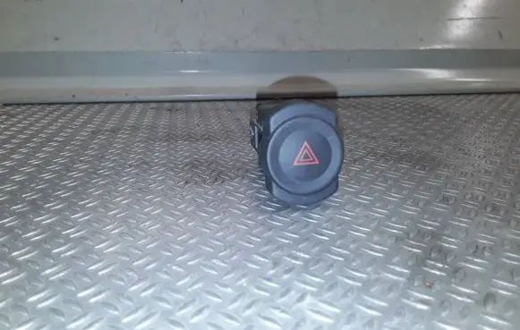 Dacia Sandero Hazard light switch