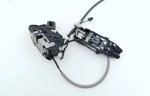 Volkswagen Atlas Front door lock 5K1837015J