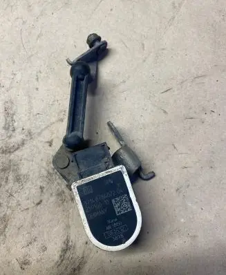 Headlight/headlamp level sensor