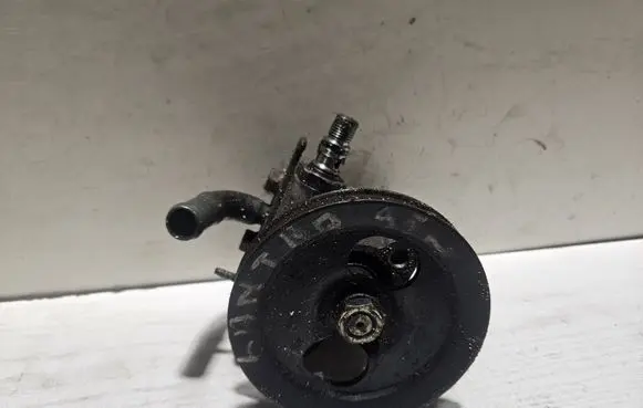 Hyundai Lantra I Power steering pump 5711028200