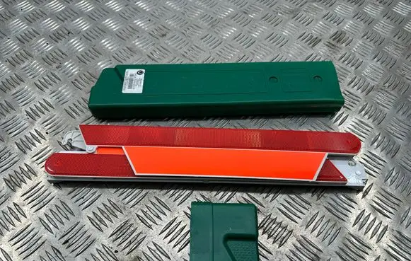 Skoda Octavia Mk2 (1Z) Emergency warning sign GGA093001 GGA093001A