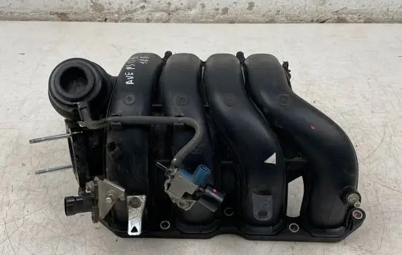 Toyota Avensis T270 Intake manifold 1028856S01