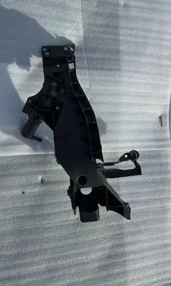 Audi A5 8T 8F Headlight/headlamp mounting bracket 8T0805608