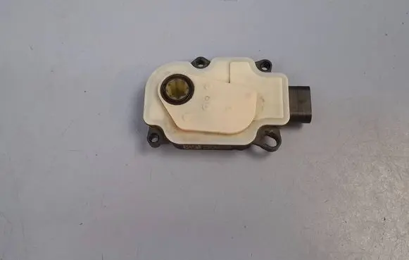 Porsche Macan (95B) Radiator active air flap actuator 95B965501AA