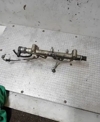 Hyundai Tucson JM Fuel distributor 3140027400 0445214085