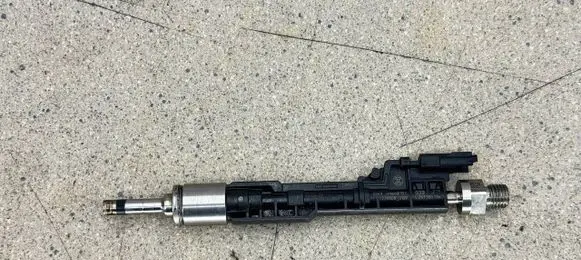BMW M6 Fuel injector 7599876 13647599876