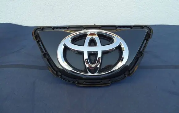 Toyota Aygo X Manufacturer badge logo/emblem 75312-0H040