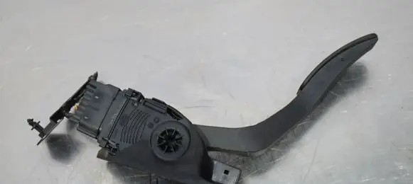 Ford Fiesta Accelerator throttle pedal 8V21-9F836-AB
