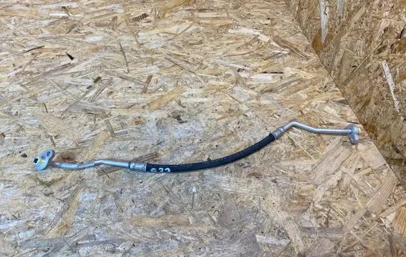 Volvo V60 Air conditioning (A/C) pipe/hose 32226282