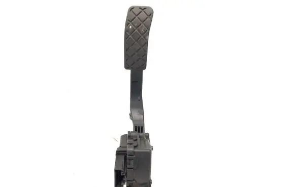 Accelerator throttle pedal