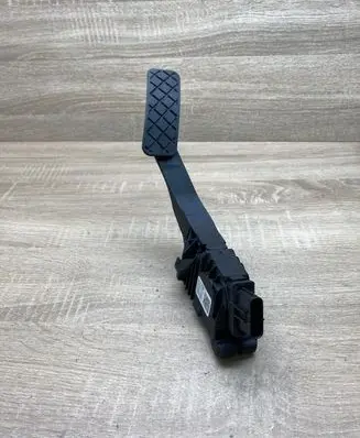 Volkswagen PASSAT B8 Accelerator throttle pedal 5Q2723503D 6PV010621