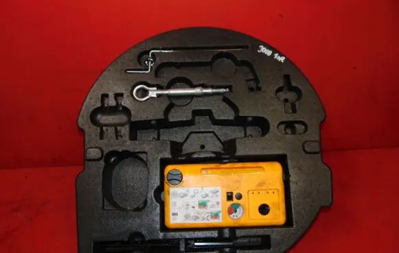 Peugeot 3008 I Tool set 