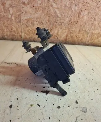 Skoda Octavia Mk2 (1Z) ABS Pump 1K0907379P 00009496E5 10097003153