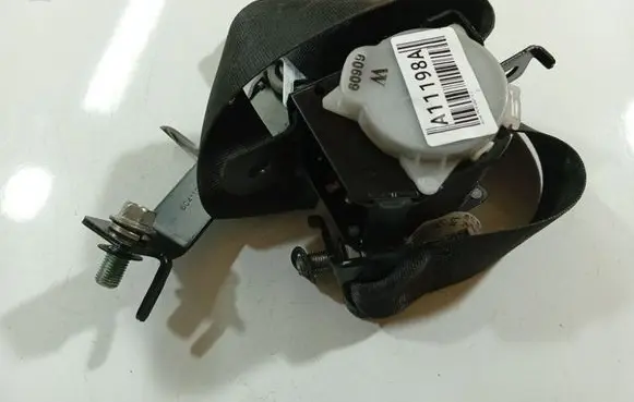 Honda FR-V Rear seatbelt 6090767