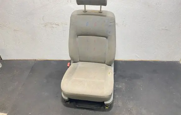 Volkswagen Transporter - Caravelle T5 Front driver seat 7H0881303E 152095