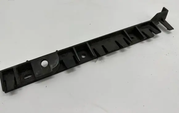 BMW 1 E82 E88 Fender mounting bracket