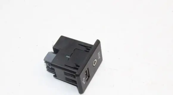 Nissan X-Trail T32 AUX in-socket connector 