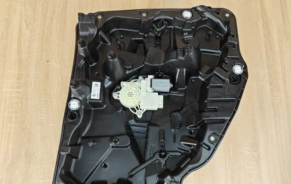 Front window lifting mechanism without motor
