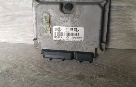 Volkswagen Golf IV Engine control unit/module 038906018J 0281001613