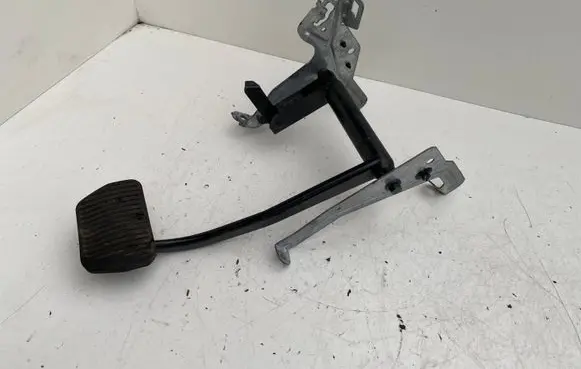 Volvo S80 Brake pedal