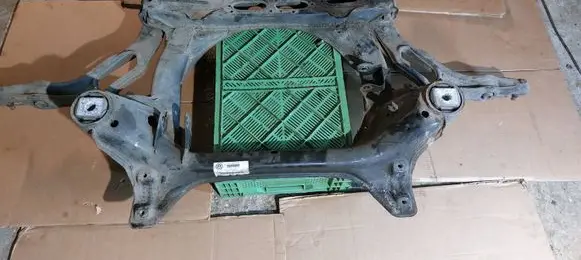 Volkswagen Touareg I Front subframe 7L0400025 70076463 L547856