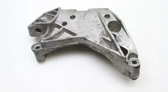 Volkswagen PASSAT CC Engine mounting bracket 06J199207F