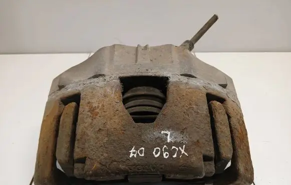 Volvo XC90 Front brake caliper 30657303