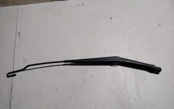 Volvo XC90 Front wiper blade arm 8693600