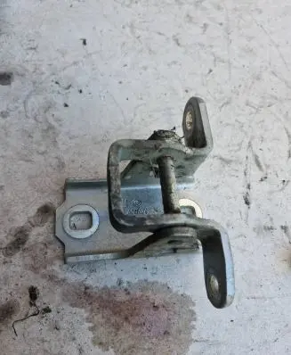 Opel Insignia A Front door lower hinge 