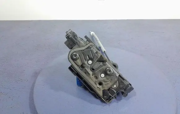 Skoda Fabia Mk3 (NJ) Front door lock 5TB837015A