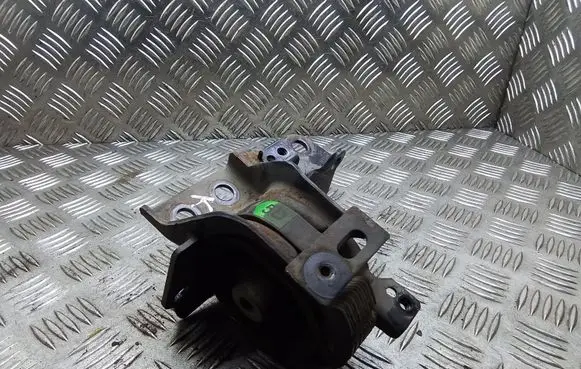 Toyota Avensis T250 Engine mount bracket