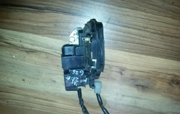 Mazda 626 Front door lock