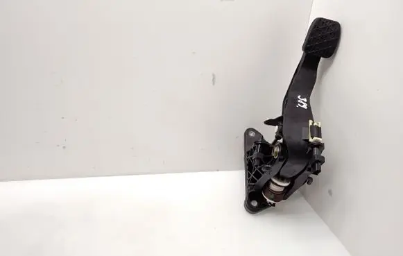 Mercedes-Benz A W176 Clutch pedal A2462900419 A2462900112 02012910082